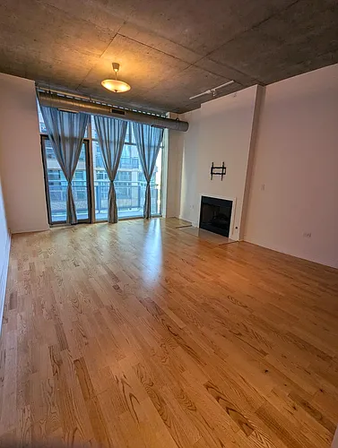 1305 S Michigan Ave Photo 1