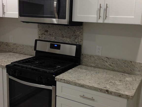 4th image of 1453 Colby Ave #2
