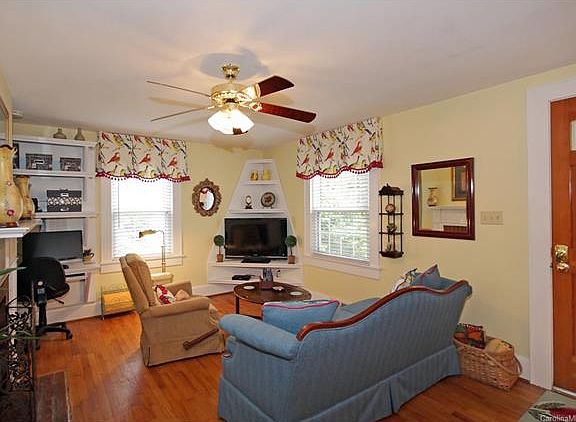 4th image of 309 Magnolia St
