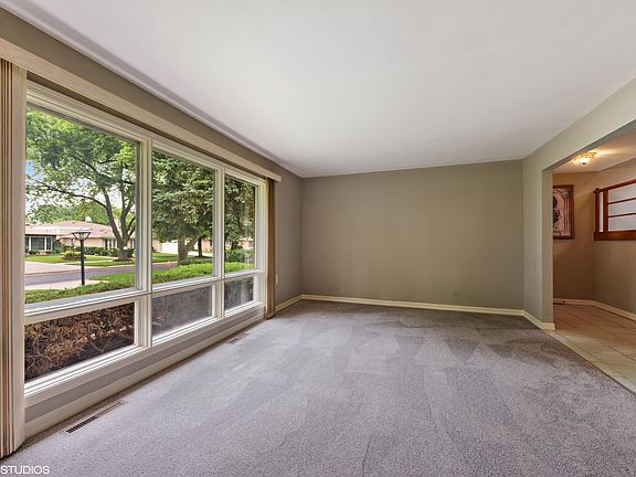 3rd image of 2016 Westview Dr