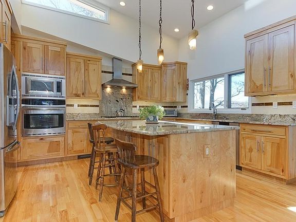 5th image of 88 Paquin Dr