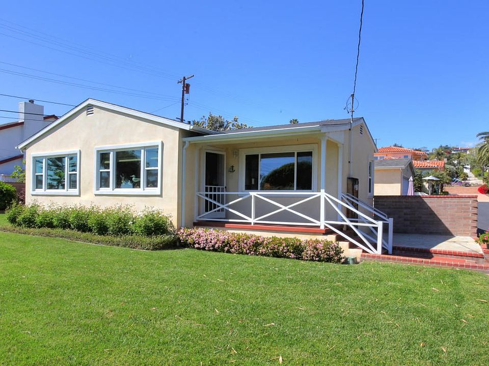 1542 Santa Rosa Front Yard