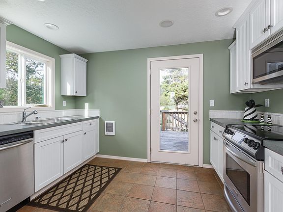 4th image of 33405 Cape Kiwanda Dr
