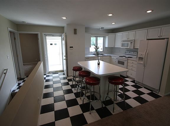 2nd image of 1304 W Cress Creek Ct