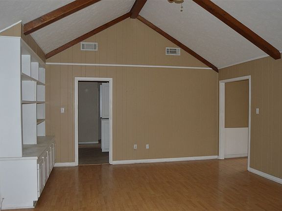 3rd image of 414 Bay Park Dr