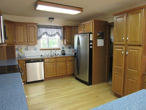 3rd image of 403 E Country Hills Dr