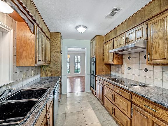 5th image of 2233 Stafford Dr
