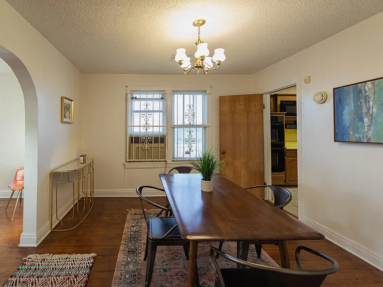 2442 N Jordan Ave — Photo 7