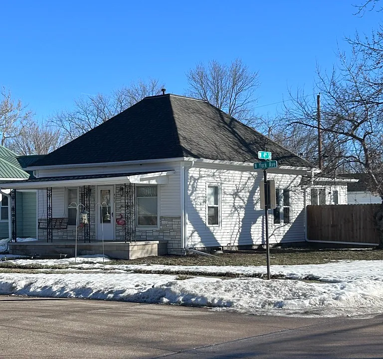 402 N York Ave