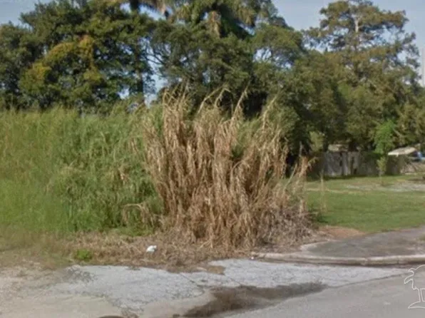 12537 Lakeshore Dr, Canal Pt, FL 33438