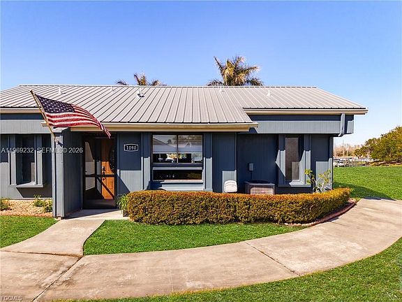 4th image of 1090 River Run