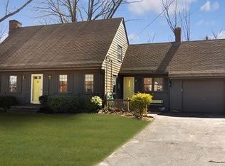 151 Woodstock Ln, Cranston, RI 02920