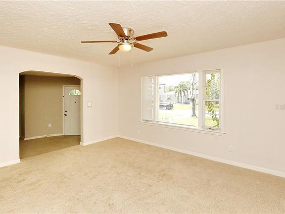 5th image of 530 39th Ave NE