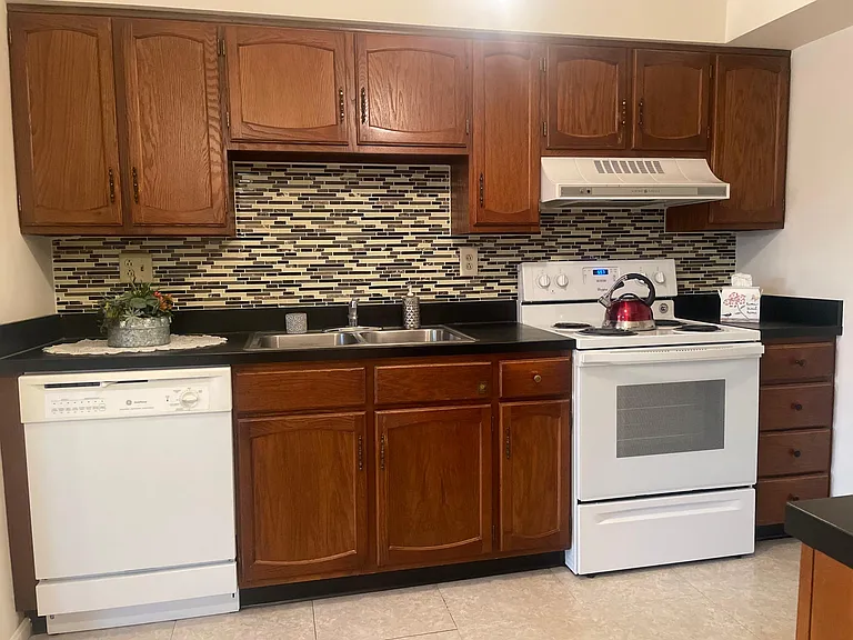 60 Colonial Estates Dr — Photo 19