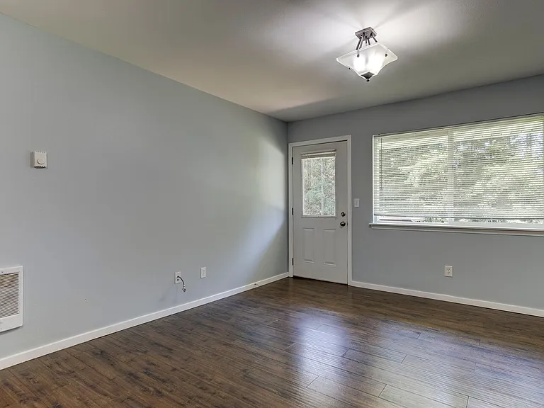 Recently Updated 2-bedroom Cottage — Photo 9