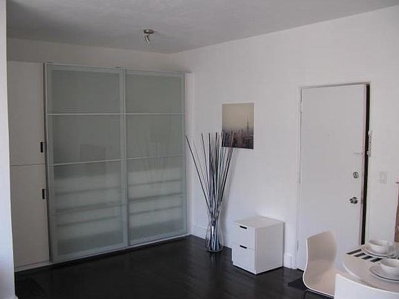 3rd image of 900 Jefferson Ave #0