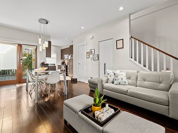 3rd image of 7198 Barnet Rd #18