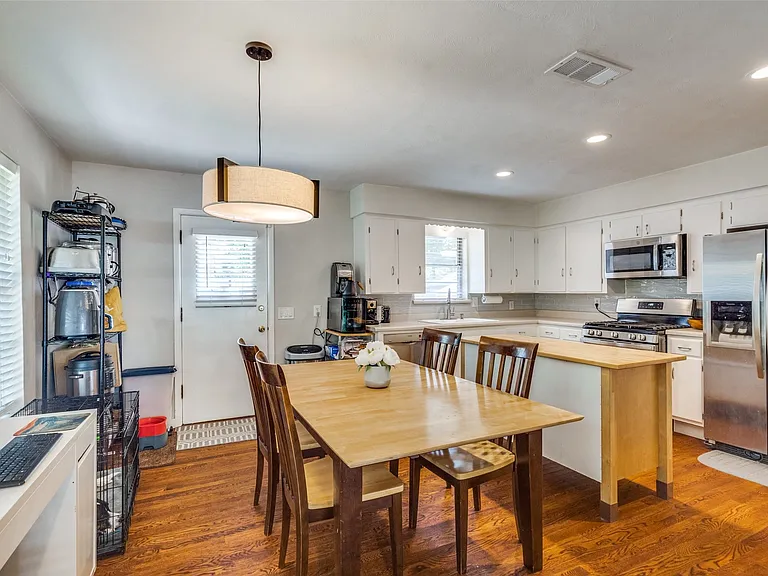 9222 Livenshire Dr — Photo 7