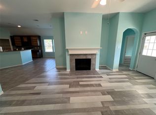 70 N Forrest Ave, La Porte, TX 77571