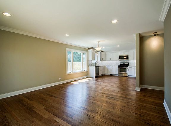 4th image of 213 Pinecroft Dr