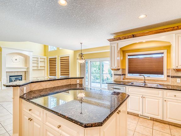 5th image of 250 Royal Bay NW