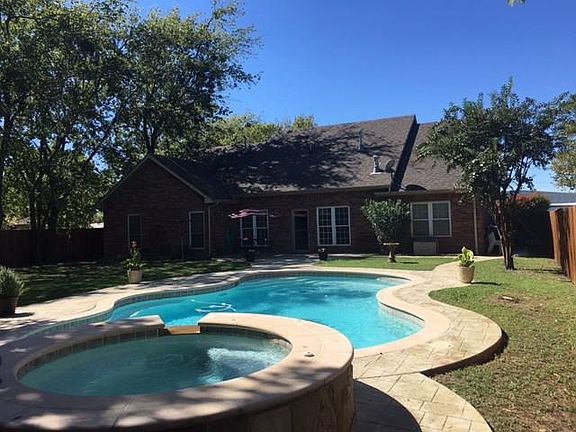 3rd image of 411 Easton Dr