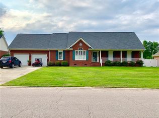636 Larkspur Dr, Fayetteville, NC 28311
