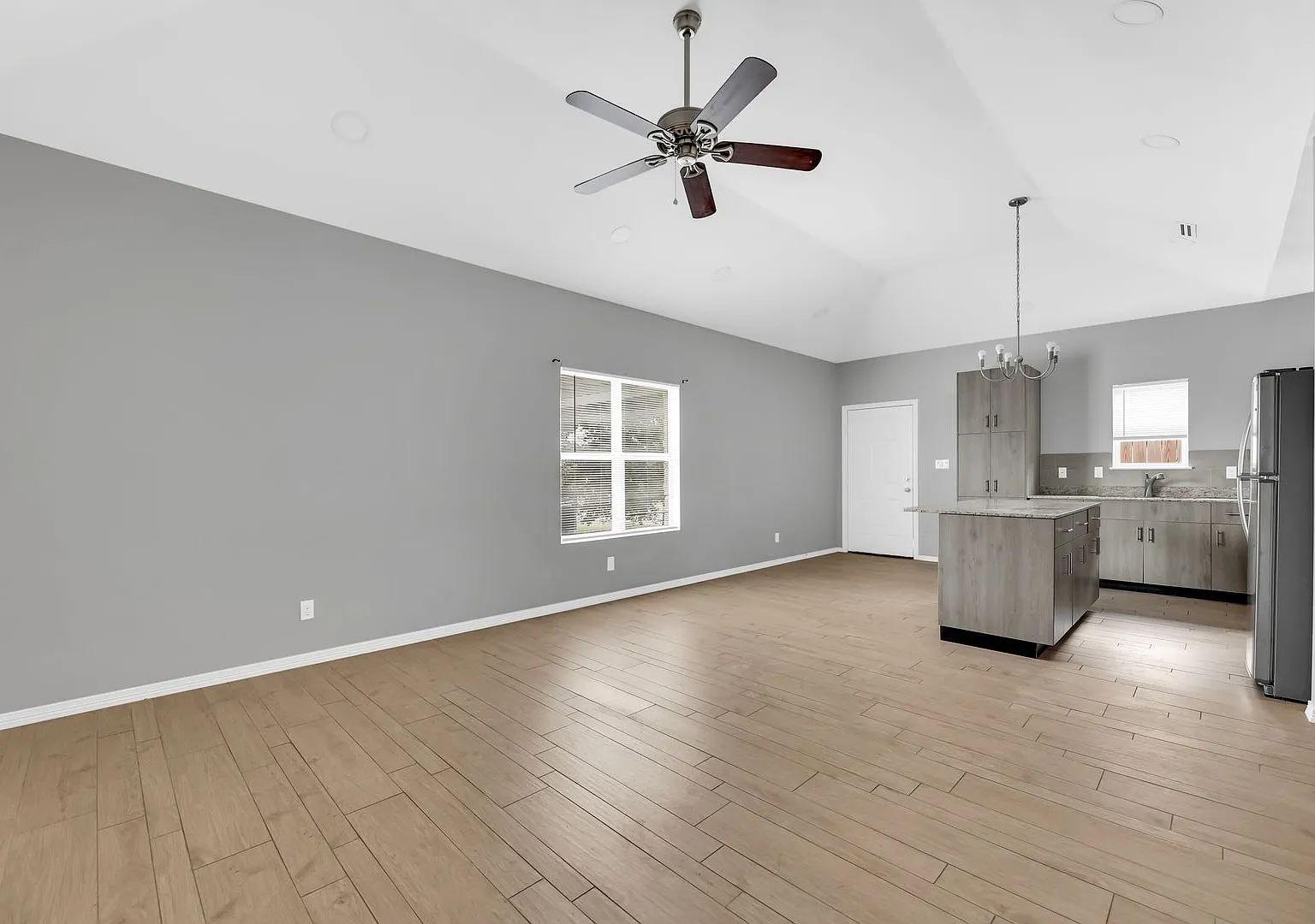 Eisenhower Apts — Photo 4