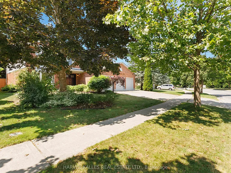 223 Sunnyside Dr — Photo 6