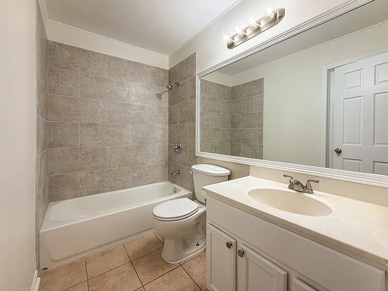 2436 Devonshire Ct — Photo 11