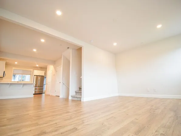 17022 SW Lemongrass Ln, Beaverton, OR 97007