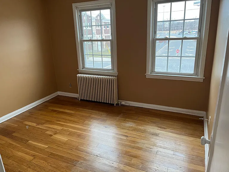 1618 Memorial Ave #2B — Photo 2