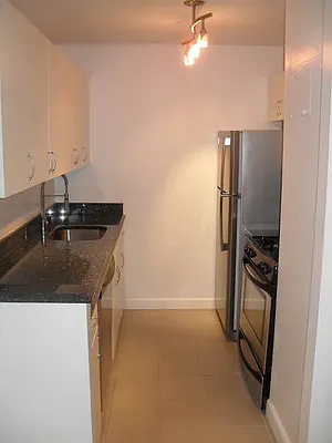 Rented by Siderow Residential Group | media 4