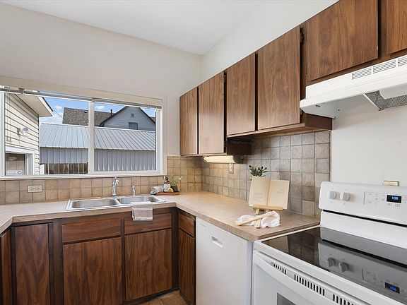 5th image of 1112 W Dalton Ave