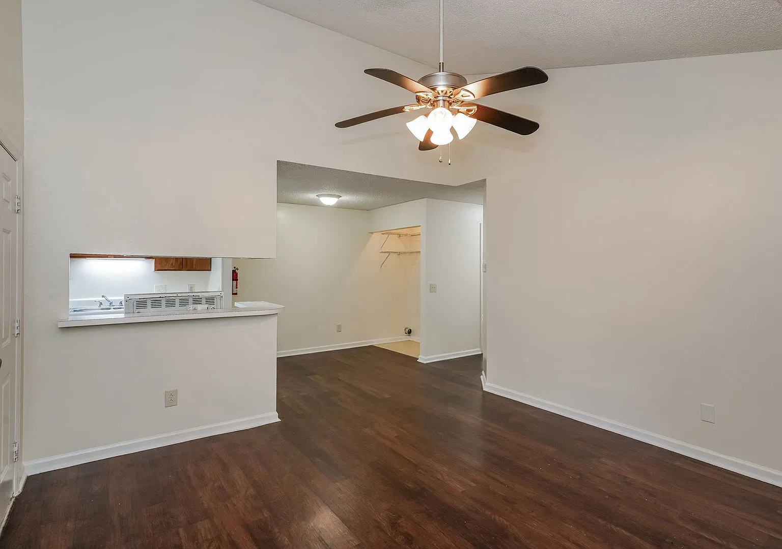 Creekwood Apartments — Photo 4