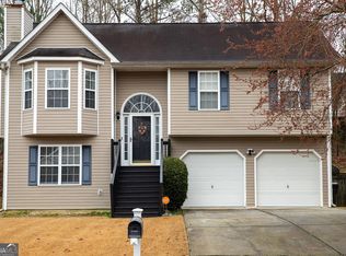 7841 Cambridge Dr, Douglasville, GA
