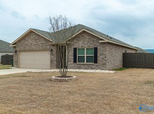 139 Cave Springs Cir, Owens Cross Roads, AL 35763