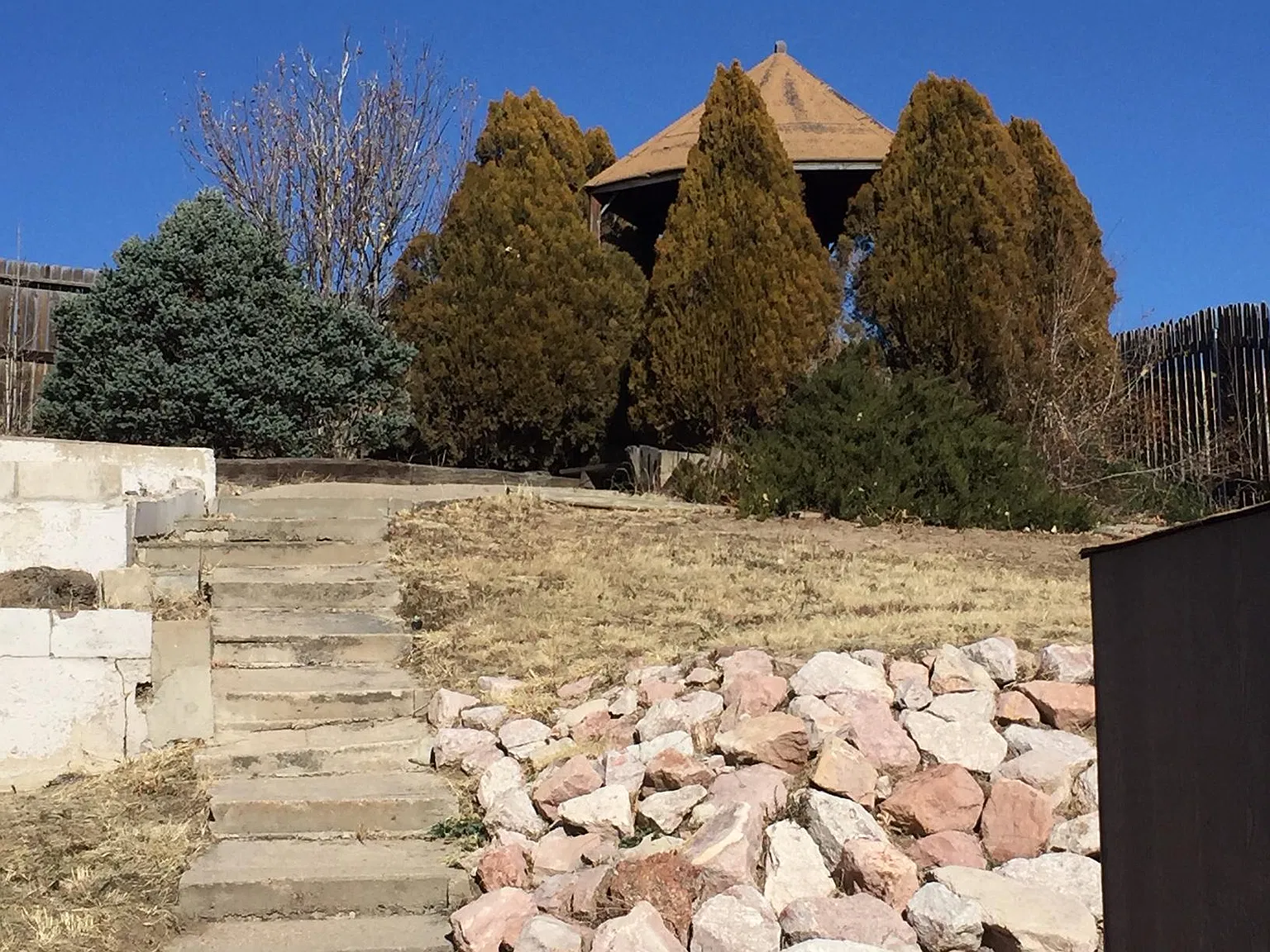 4 bed, 2400 sqft, $2,500 — Photo 4