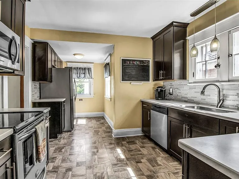 223 Capen Blvd — Photo 3