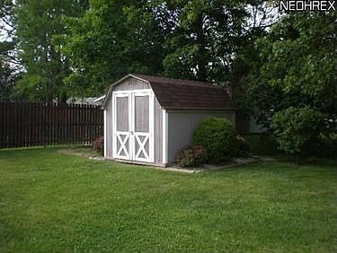 5th image of 244 Vivian Dr