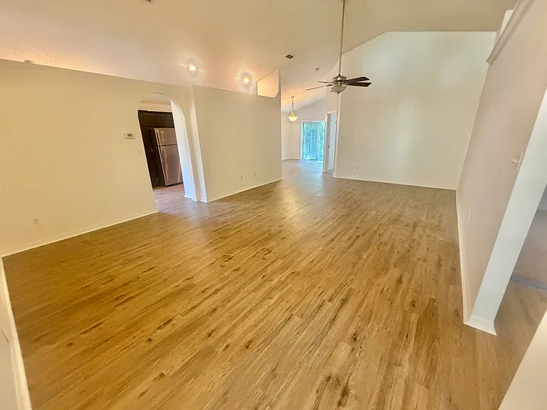 544 Tall Oaks Ter — Photo 2