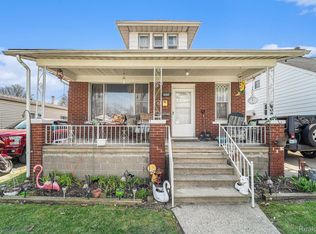 8150 Dale Ave, Center Line, MI 48015