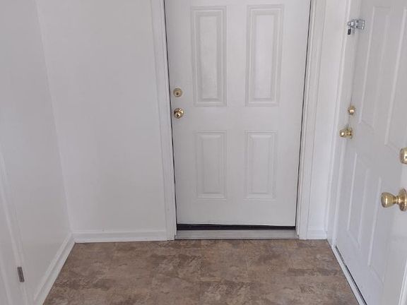4th image of 111 Hilldale Ct