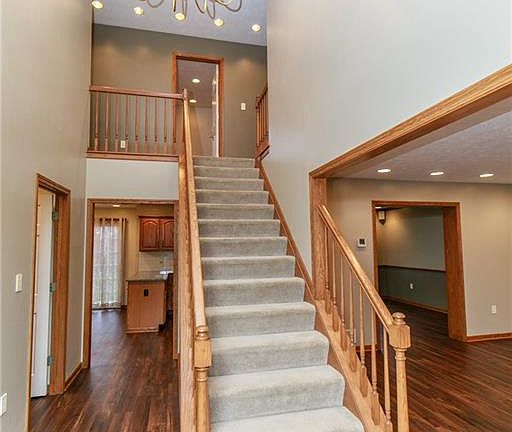 3rd image of 462 Augusta Dr