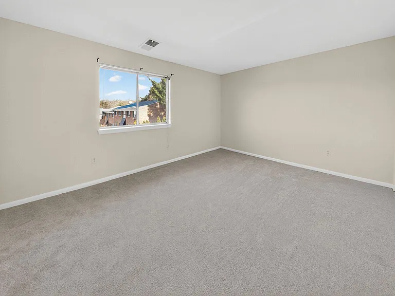 3364 Hewitt Ave #301 — Photo 12