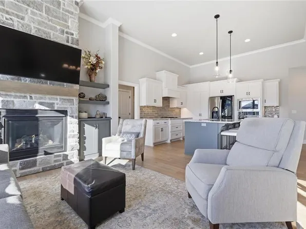 15449 W 173rd St, Olathe, KS 66062