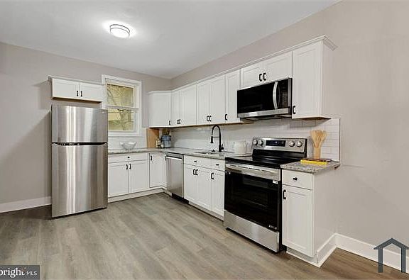4th image of 6721 N Woodstock St
