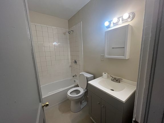 Hallway Bathroom (Main)