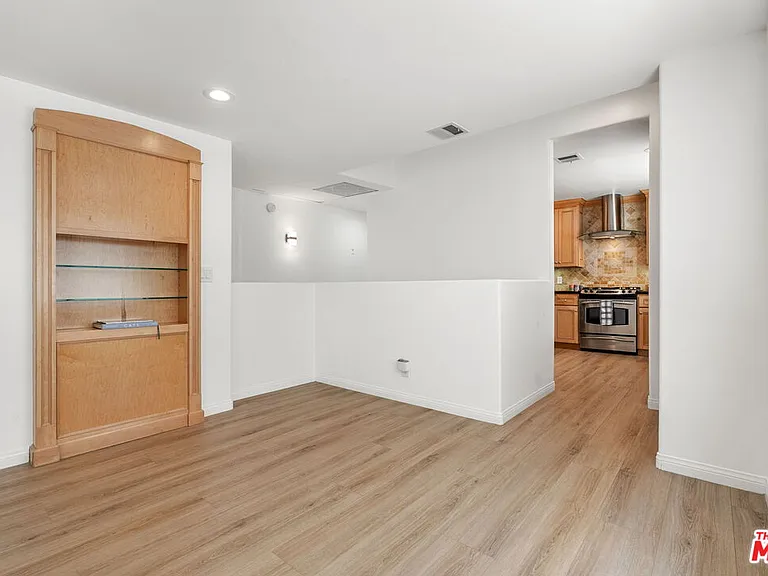 8646 W Olympic Blvd #204 — Photo 7