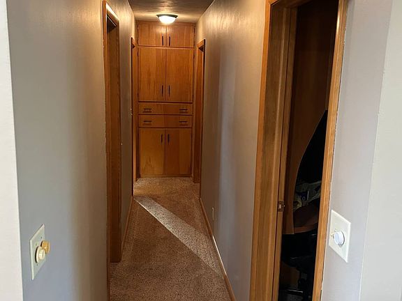 5th image of 403 Beech St